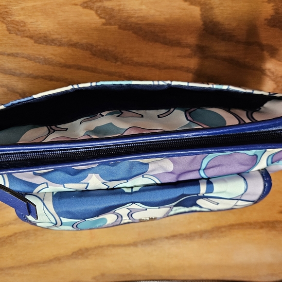 EUC Coach Kyra Nylon Daisy Scarf Women's Crossbody  Bag With Hangtags - Picture 7 of 12